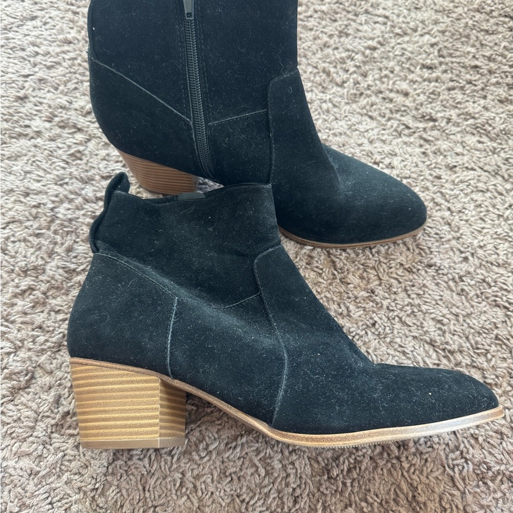 Amazon Essentials Black Faux Suede Ankle Boots Block Wooden Heel Western 9.5 - Picture 7 of 9